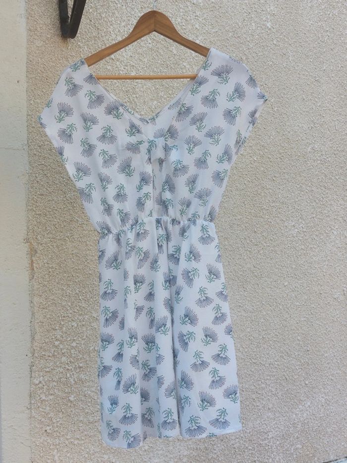 Robe dos nu - photo numéro 2