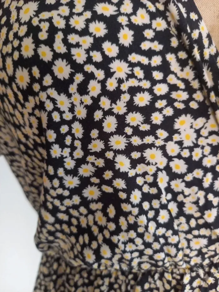 Très jolie robe fleurie légère. - photo numéro 4
