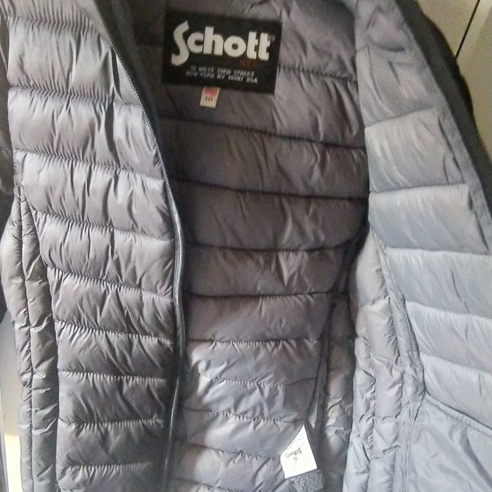 Doudoune Schott taille 8ans tbe - photo numéro 3