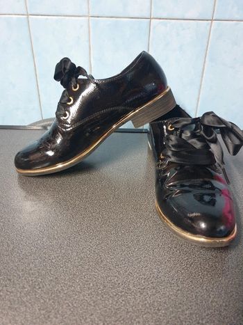 Derby chaussures vernies noires 32 lacets rubans Lovely Skull idéales cérémonie