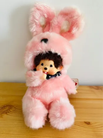 Peluche Monchhichi lapin rose 28 cm – douce et adorable