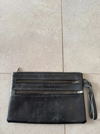 Pochette noire, bon état, 24,5x16cm