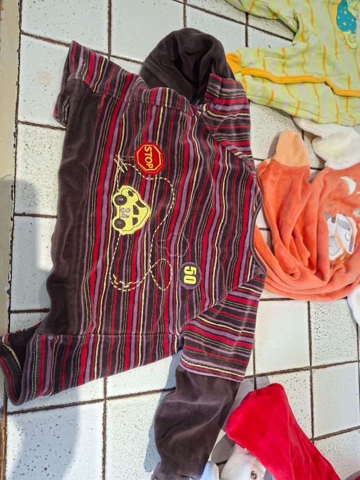 Pyjamas 6 mois lot de 5 + 1 haut - photo numéro 8