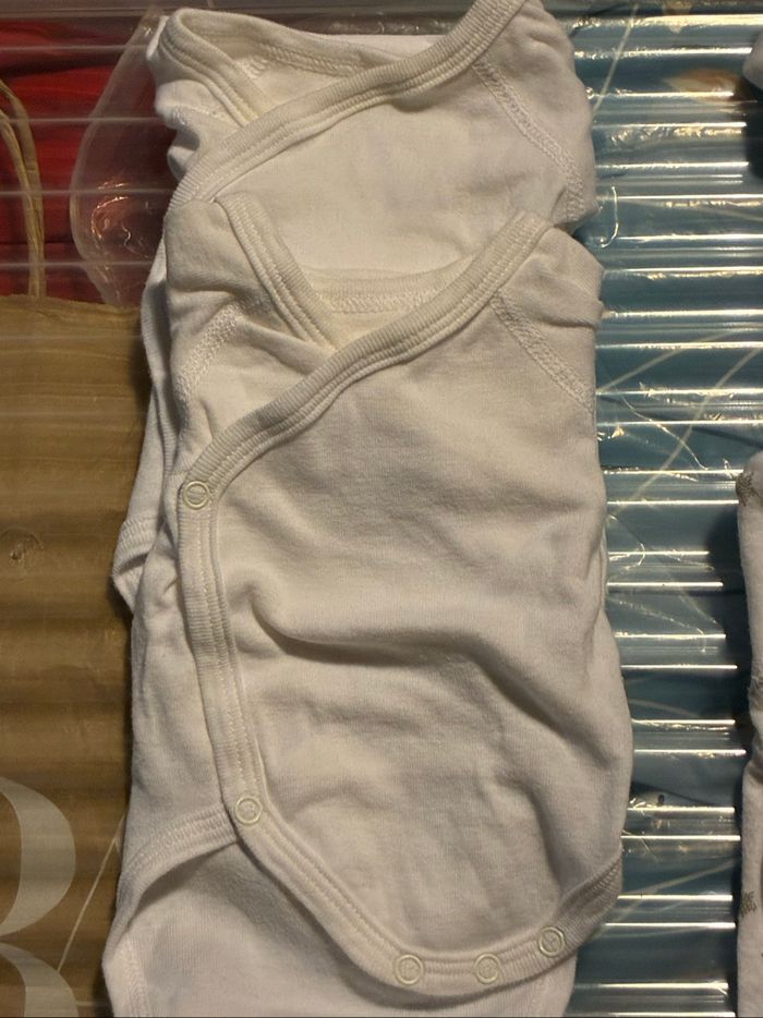 Lot de bodys Petit Bateau - photo numéro 2