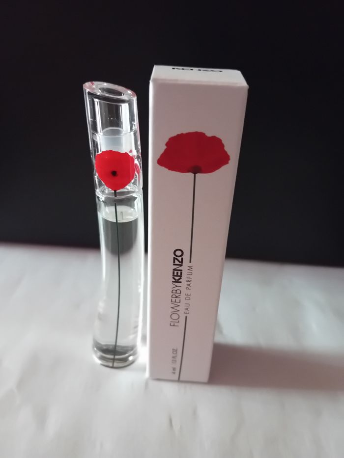 Miniature ( mini ) kenzo flower eau de parfum 4 ml. Neuve