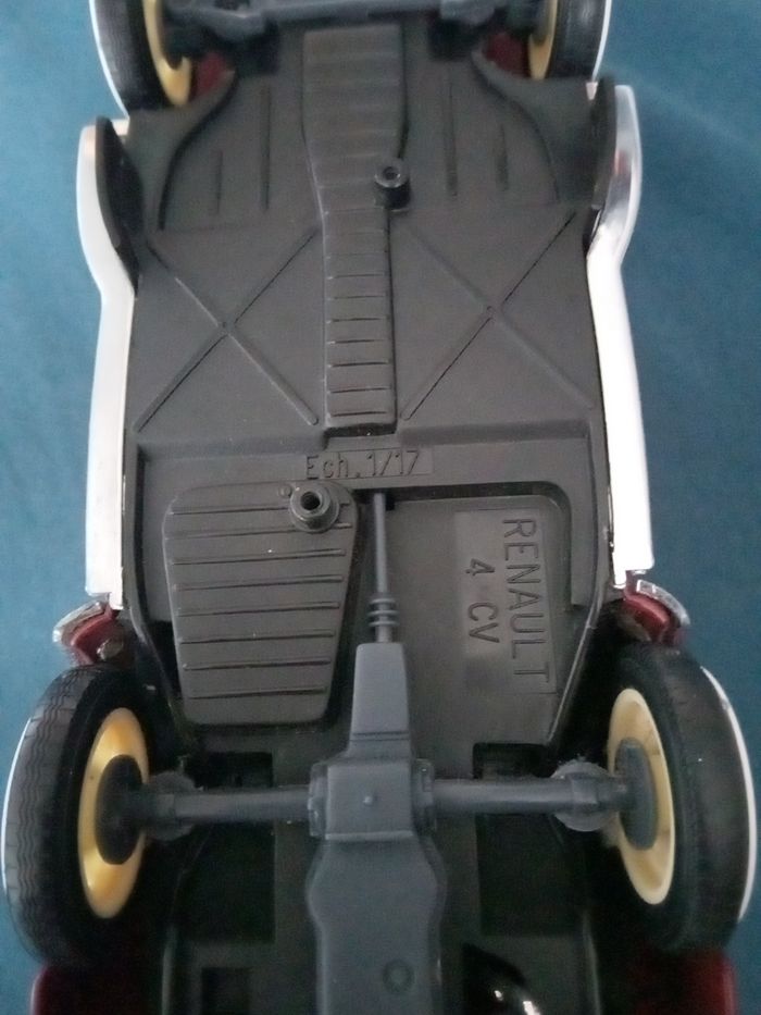 Renault 4CV a l'échelle 1/17 - photo numéro 7