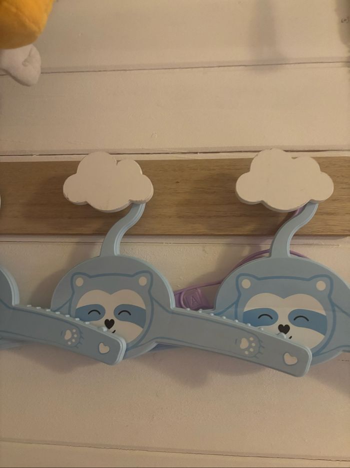 Porte manteau bébé nuages + cintres - photo numéro 2