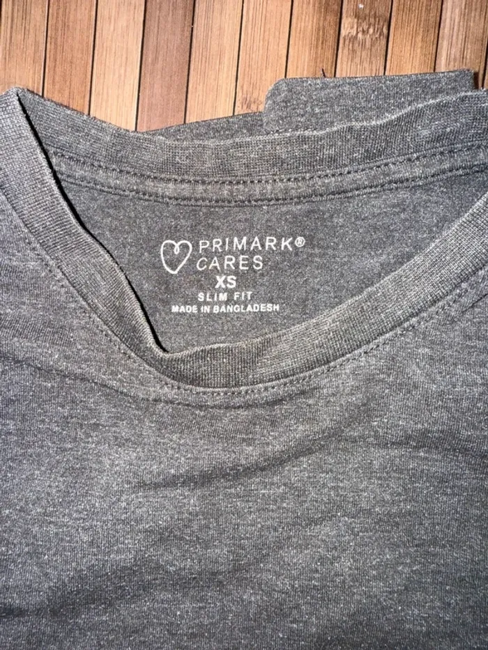 T-shirt Primark XS slim fit gris foncé - photo numéro 3