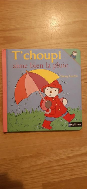 Livre T'choupi aime bien la pluie