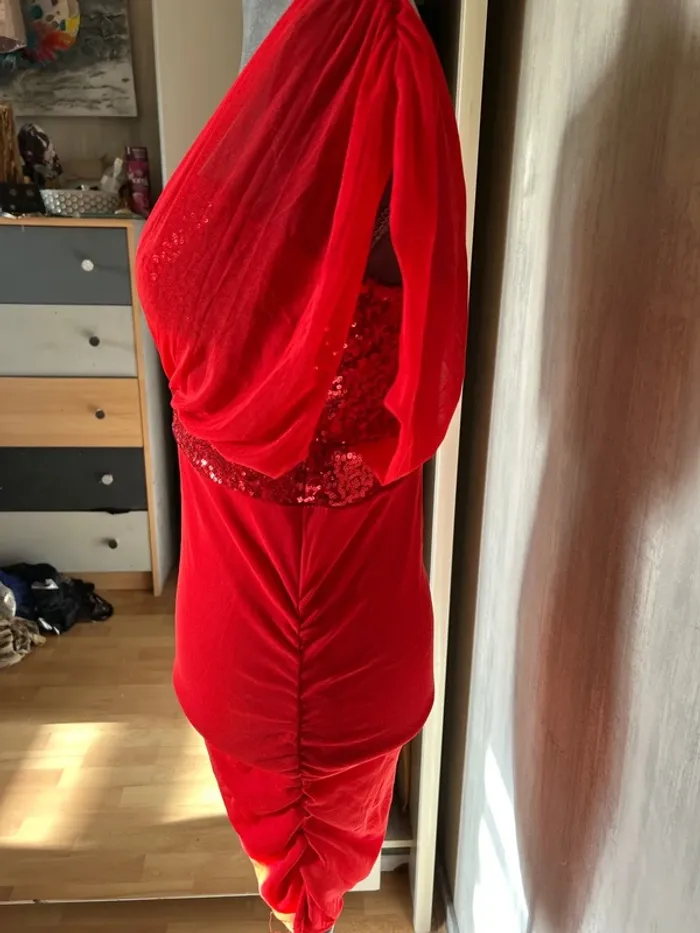 Robe strass rouge - photo numéro 4
