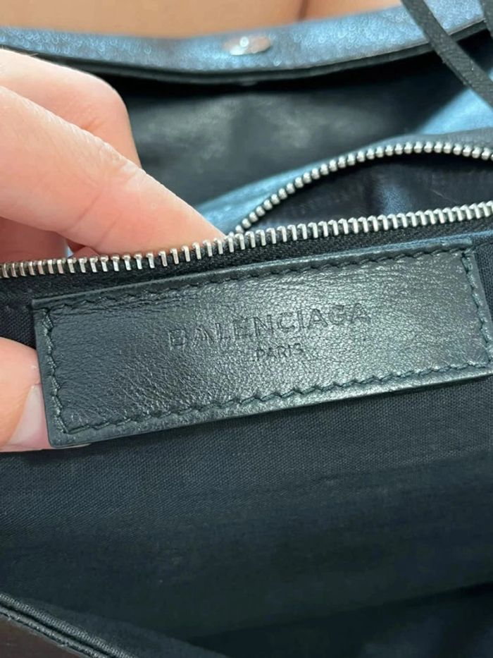 Sac enveloppe Balenciaga en cuir noir - photo numéro 6
