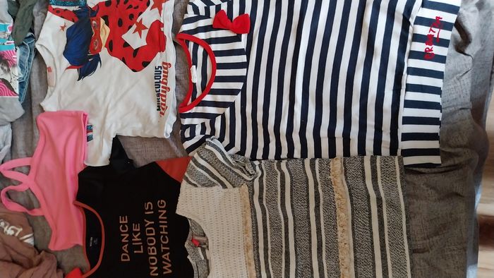 Gros lot 30 vêtements fille 6 ans - photo numéro 3