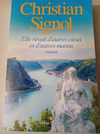 Elle rêvait d'autres cieux et d'autres matins 