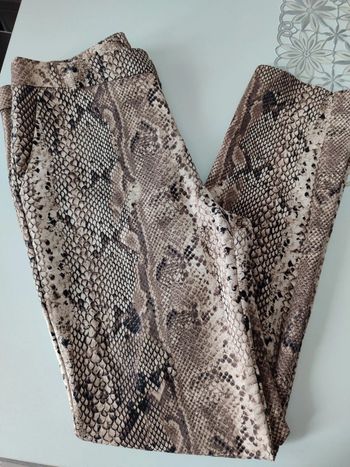 Pantalon effet peau de serpent