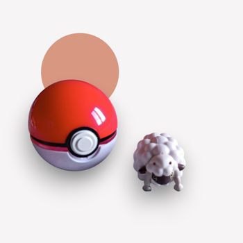 Pokéball + figurine Pokémon wooloo
