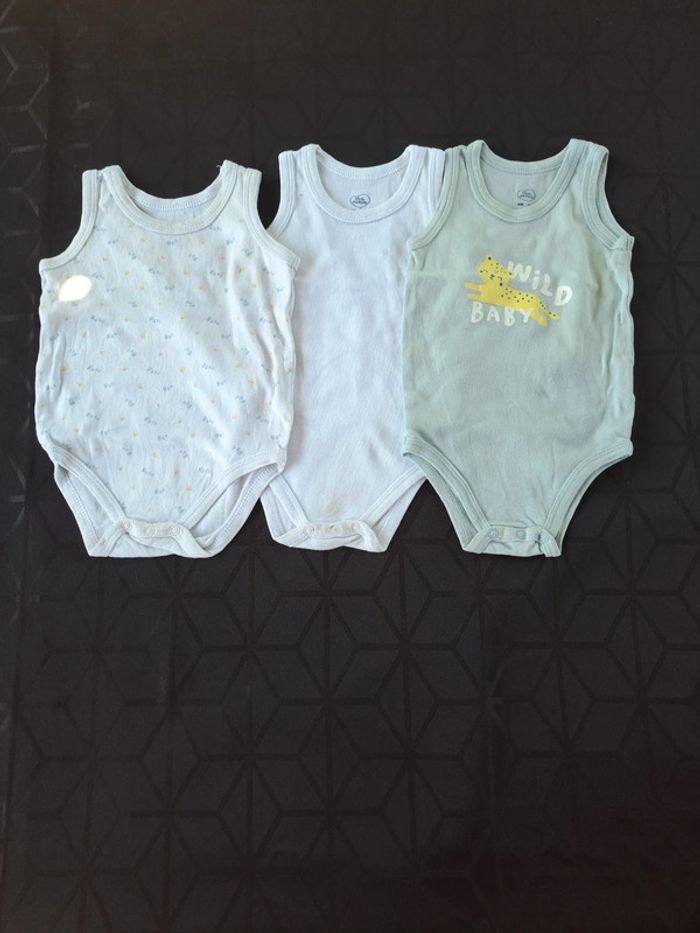 Lot 5 bodies sans manche débardeurs 6mois - photo numéro 2