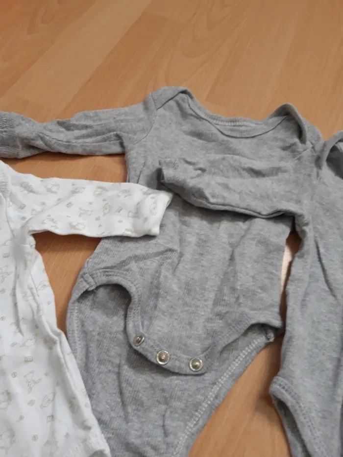 Lot de 4 bodies manches longues 3 mois - photo numéro 3