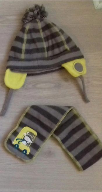 Ensemble bonnet et echarpe 6 mois
