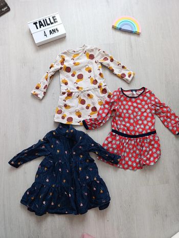 Lot 3 robes taille 4ans