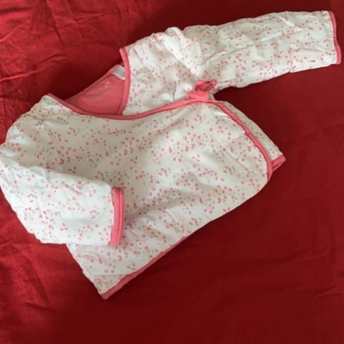 Sur pyjama rose et blanc 6 mois