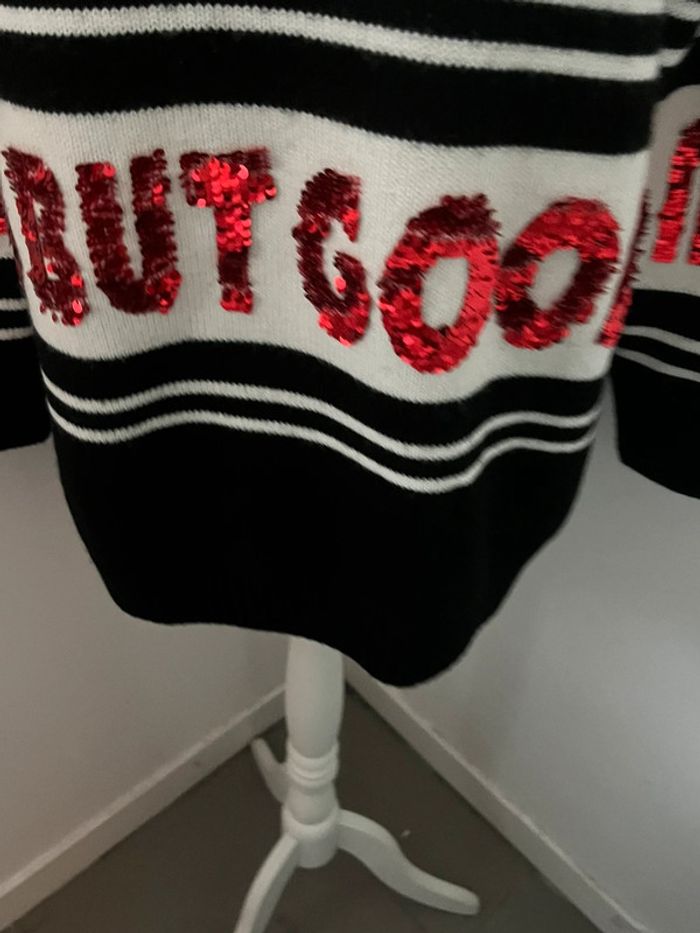Pull noir blanc et sequins rouge Maje M - photo numéro 2