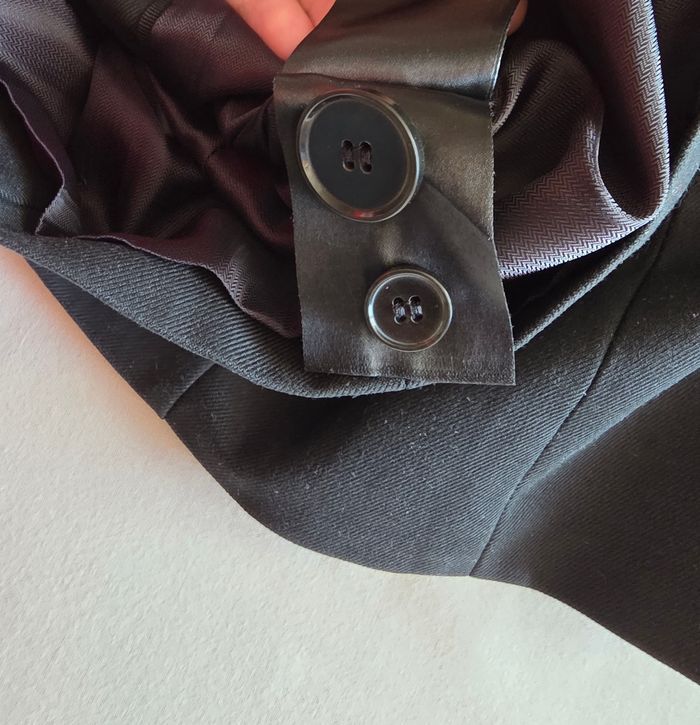 H&M Blazer Noir Cintré Viscose Polyester Professionnel Chic Taille 38 Très bon état - photo numéro 8