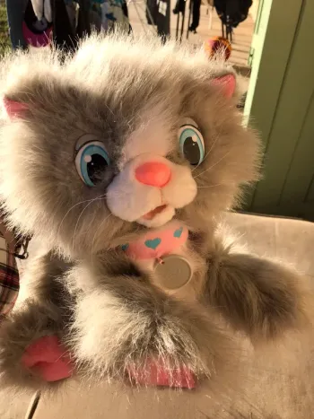 pelluche chat qui miaule