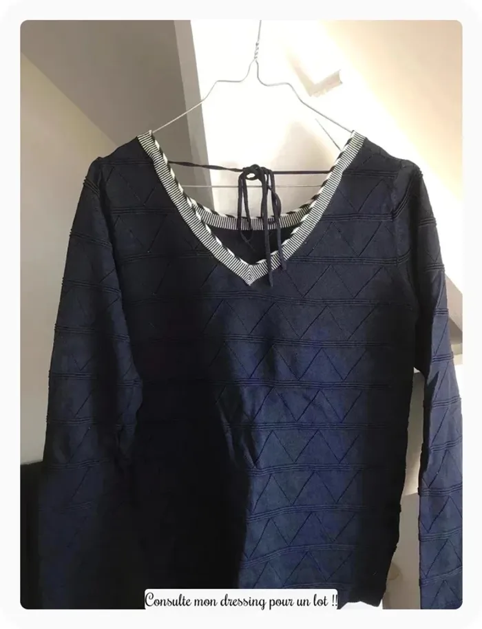 Pull marine avec noeud dans le dos - photo numéro 3