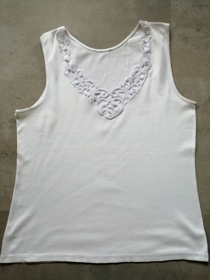 Débardeur blanc avec broderies taille 38 - photo numéro 2