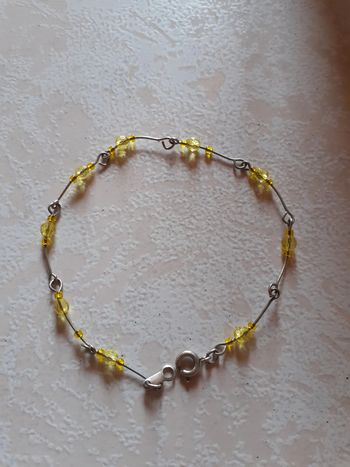 Bracelet avec perles jaunes