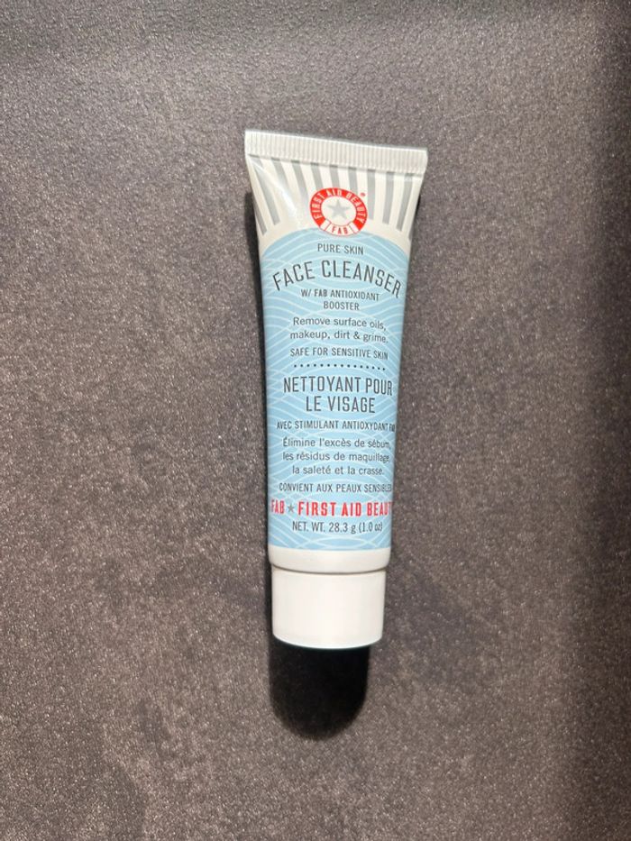 Nettoyant pour le visage neuf FAB