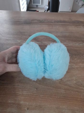 Cache oreille 2/4 ans