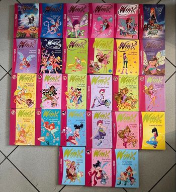 Lot 27 livres enfants bibliothèque rose winx club 