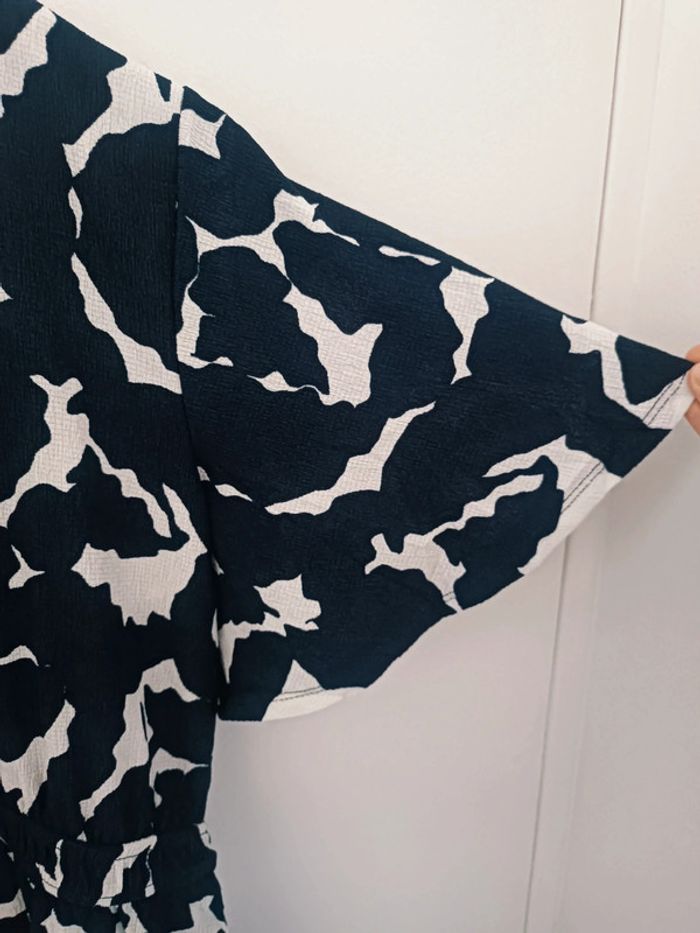 Robe d'été marine à motifs blancs Kiabi Taille M (38-40) Neuf avec étiquette - photo numéro 3