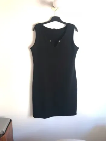 Robe sans manches noire taille 3