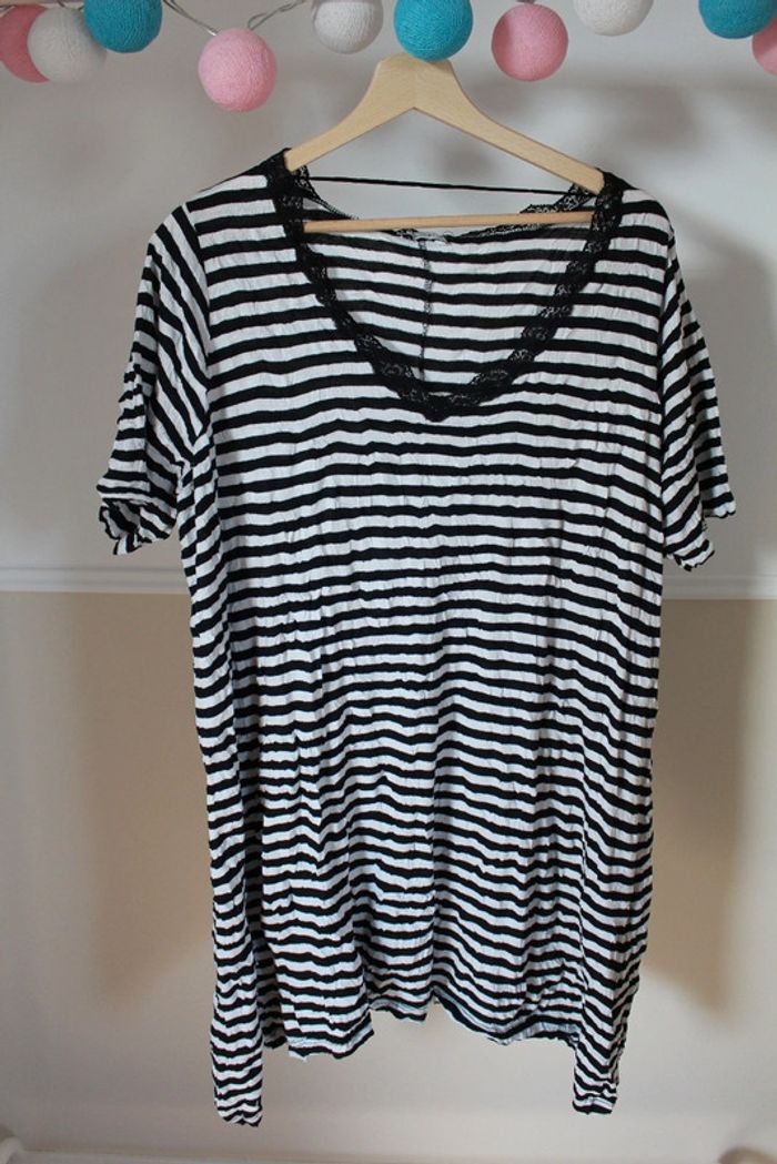 T shirt rayé avec dentelle