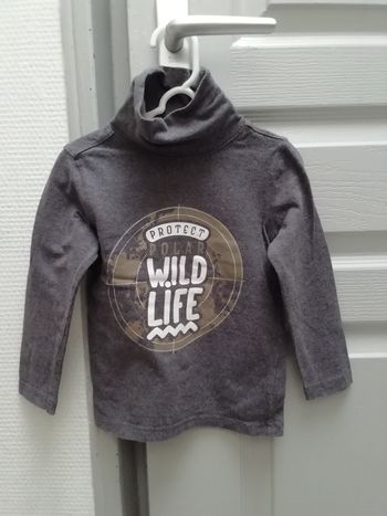 Vends sous pull gris.