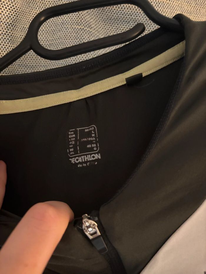 Haut technique de sport - photo numéro 6