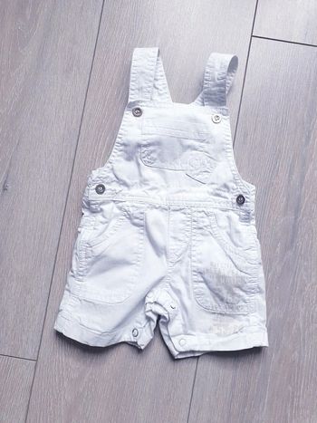 Salopette short blanche. Garçon 3 mois