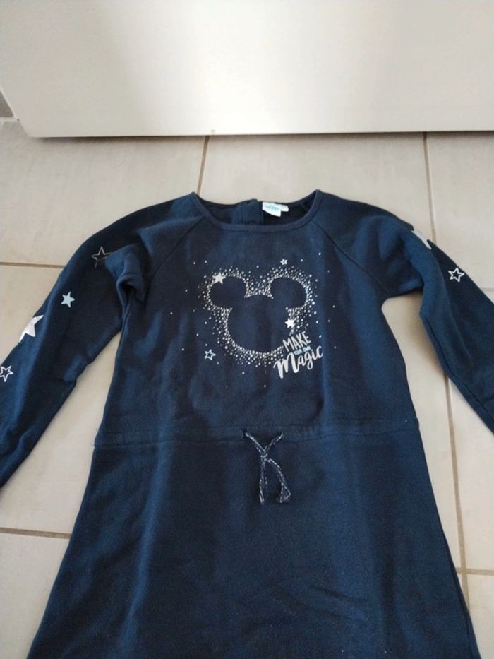 Robe sweat Disney neuve juste lavée taille 5 -6ans