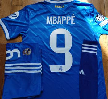 Mbappé taille 14 ans kit de football complet 2026 bleu