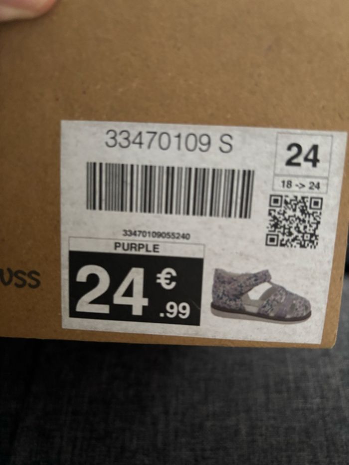 Chaussures neuves taille 24