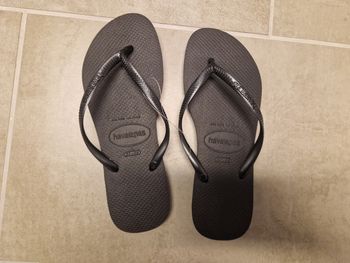 Tongs Havaianas pointure 37/38 NEUVE