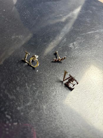 Boucle d’oreilles et piercing oreille