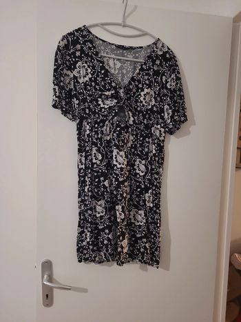 Robe été manche courte femme ouverture poitrine noire motifs fleuris T40 neuve sans étiquette kiabi