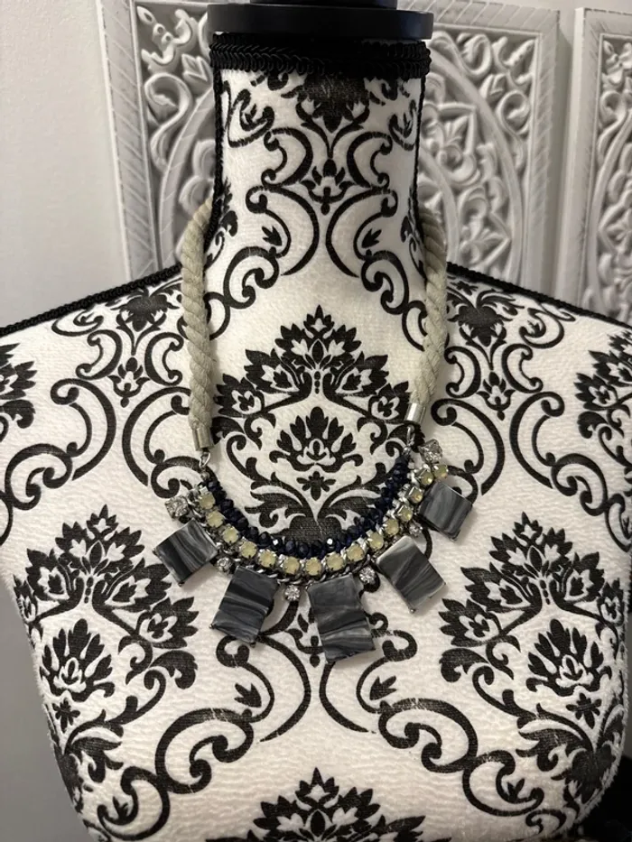 Collier fantaisie