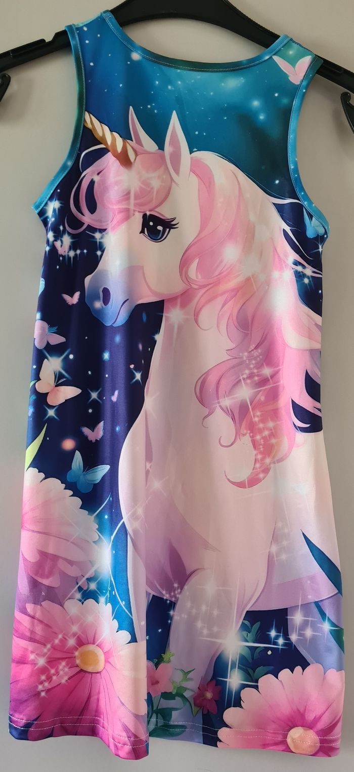 Très jolie robe motif Licorne T. 6 ans - photo numéro 2