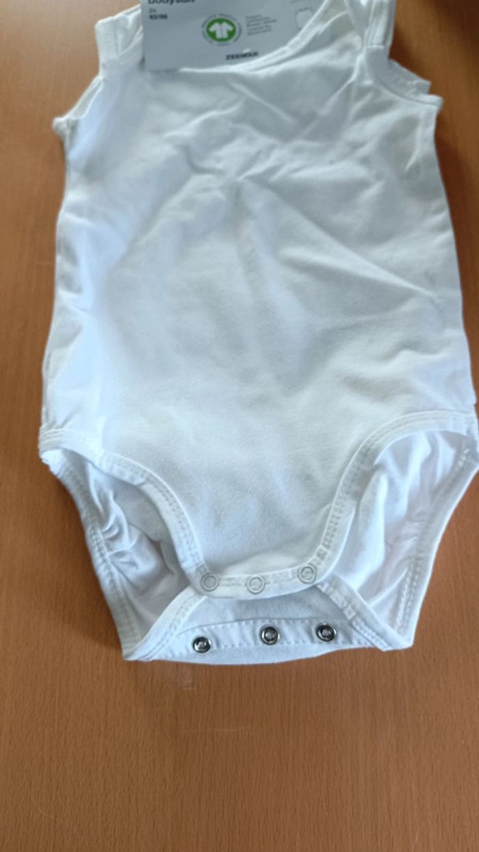 Lot de deux bodys sans manches - photo numéro 4