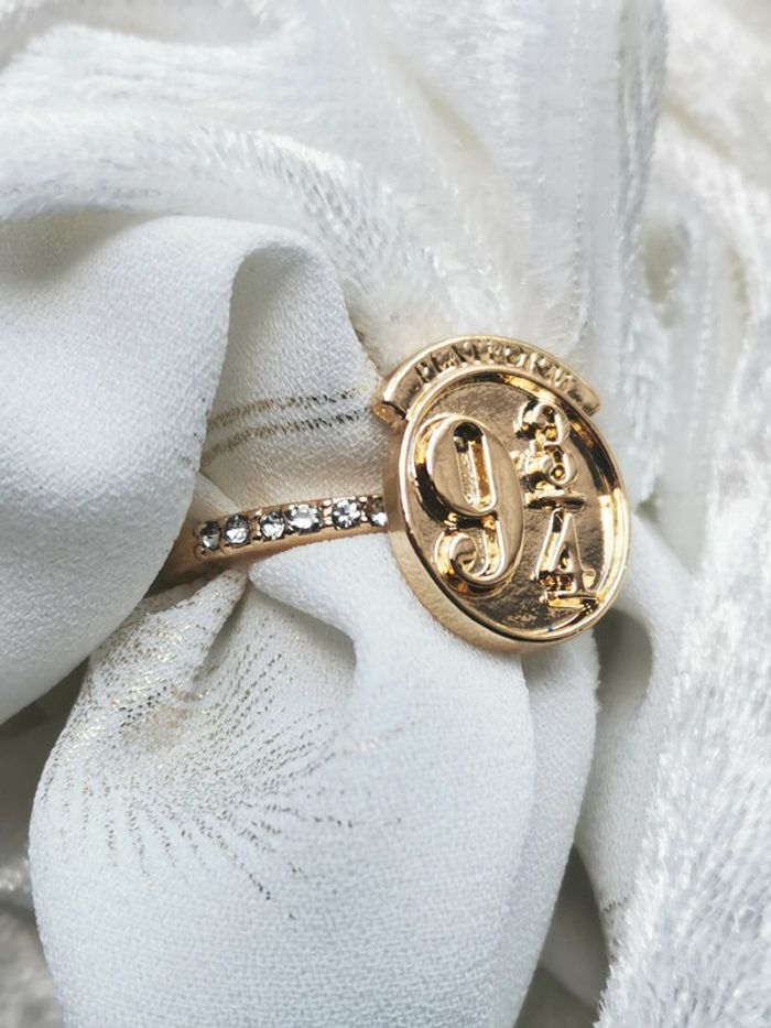Bague dorée quai 9 3/4 - photo numéro 3