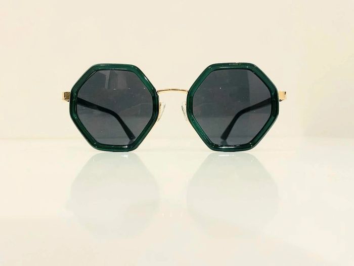 Lunette de soleil mixte hexagonale verte et dorée uvprotection catégorie 3 - photo numéro 2